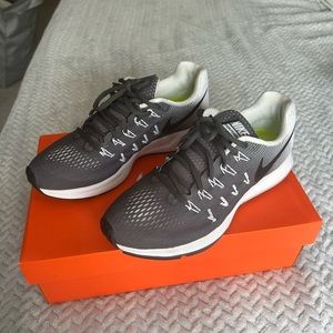 Nike Air Zoom Pegasus 33 Size 7.5